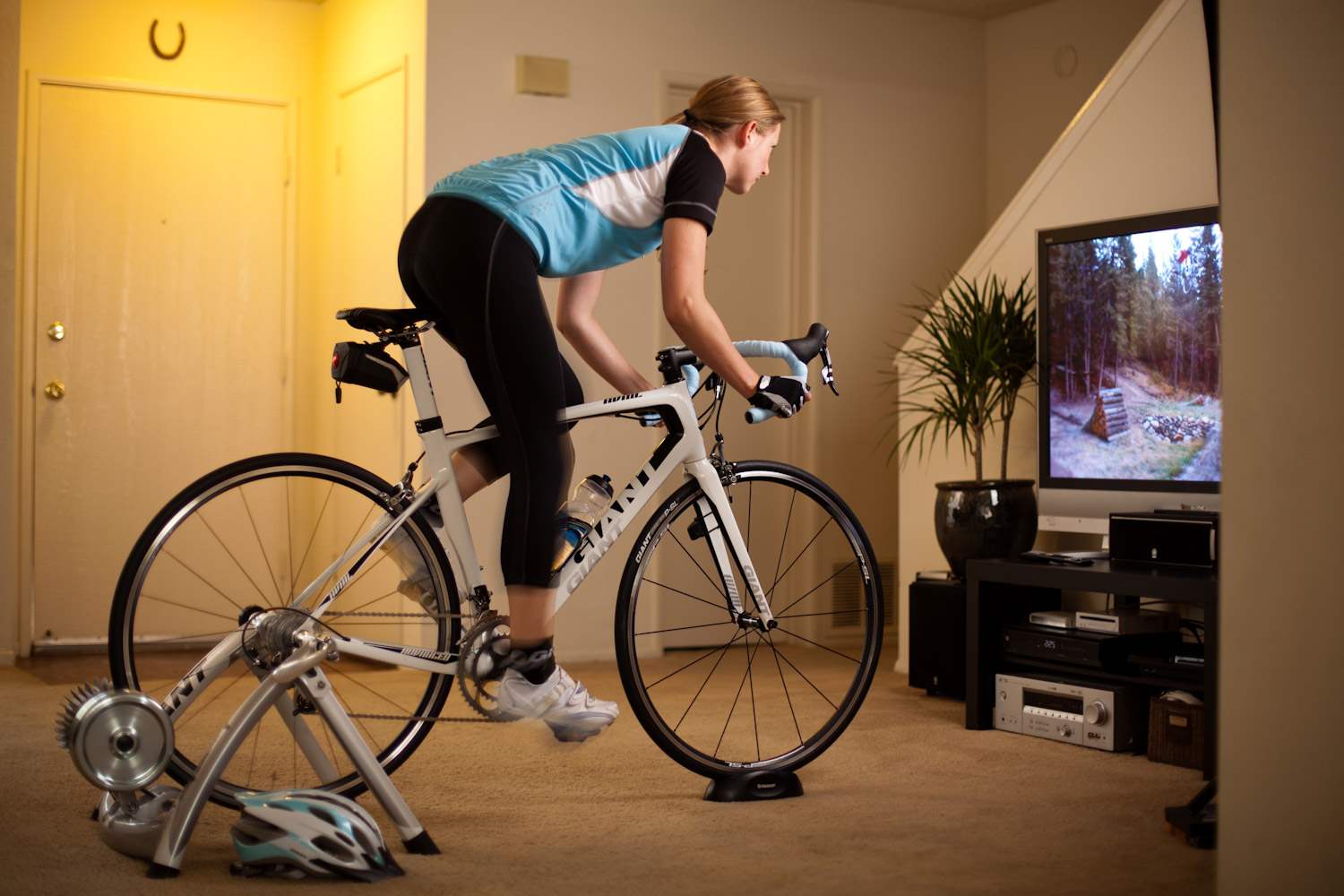 How to Choose an Indoor Smart Bike Trainer to Get the Most out of Your ...
